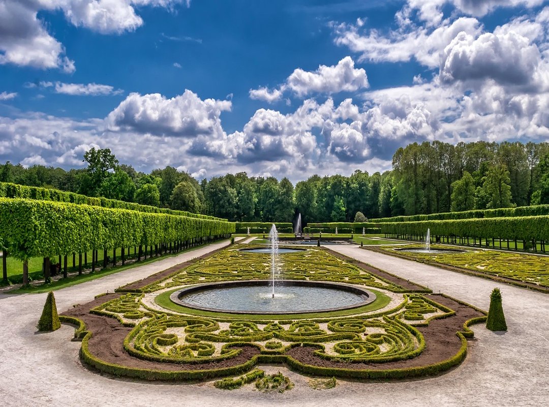 Exploring the Magnificent Baroque Gardens and Park
